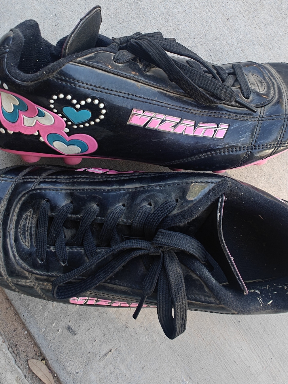 Vizari Women's Black & Pink Heart Athletic Cleats